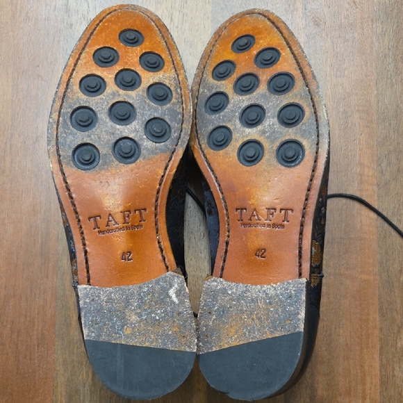 Taft Black and Gold Patterned Oxfords - Picture 3 of 5